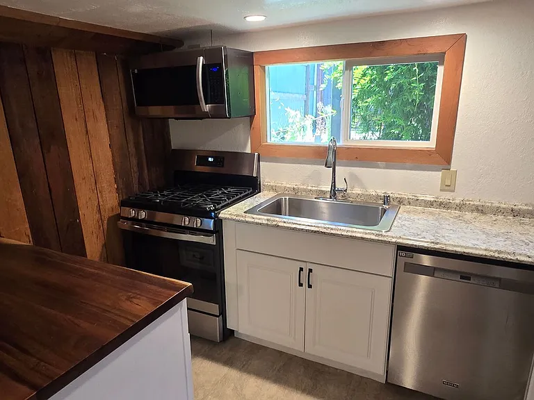 105 Watertrough Rd #A — Photo 15