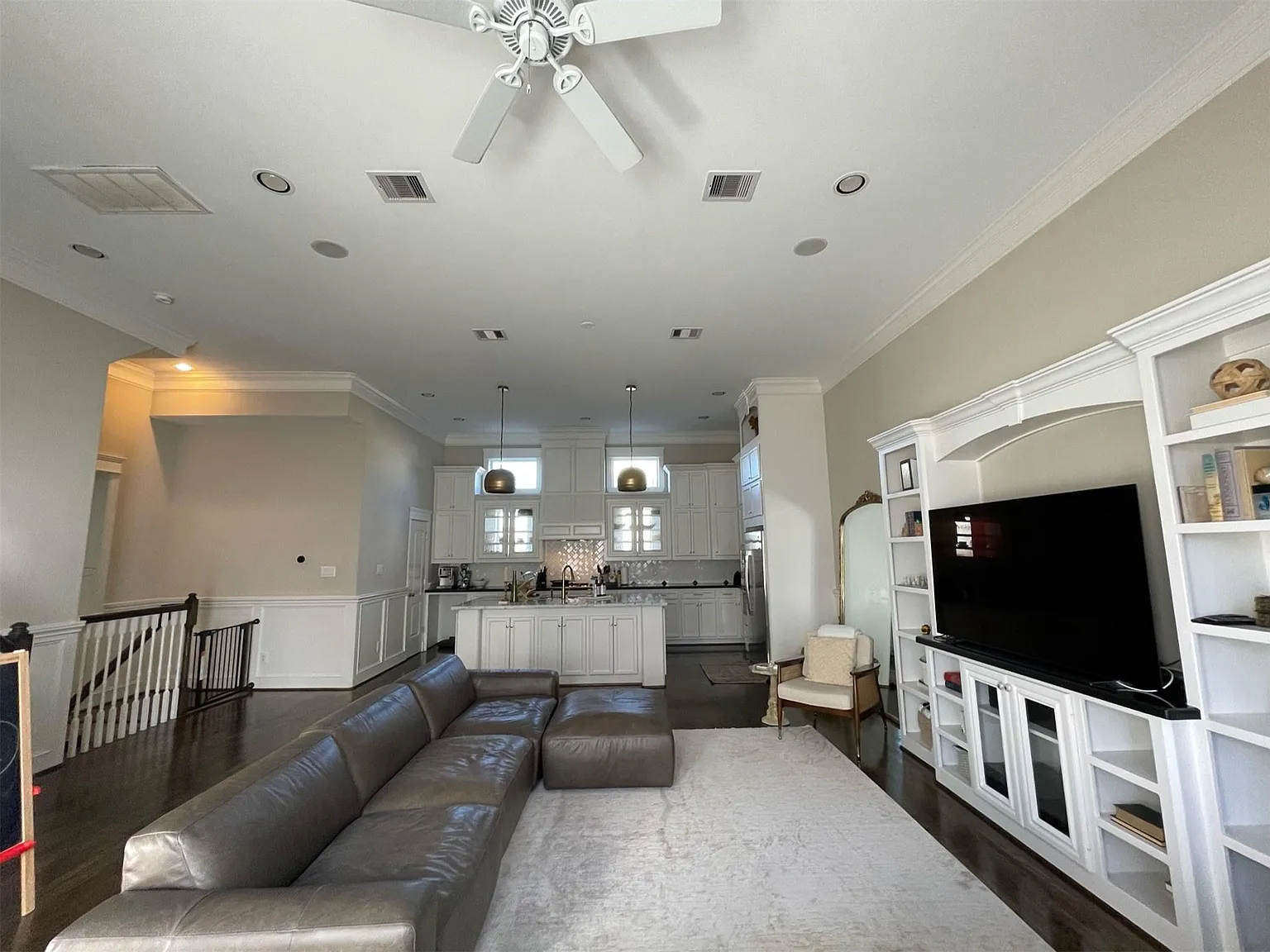 3 bed, 3.5 bath, 3066 sqft, $3,600 — Photo 2