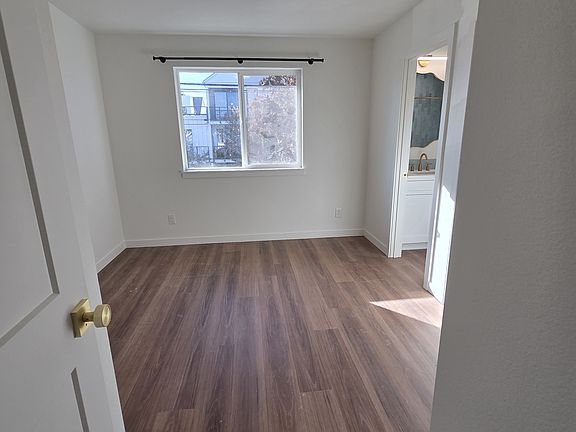 5th image of 4912 N Vancouver Ave