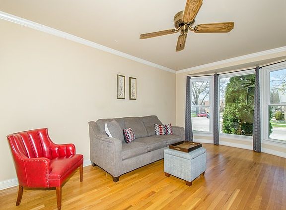 3rd image of 3401 N Octavia Ave