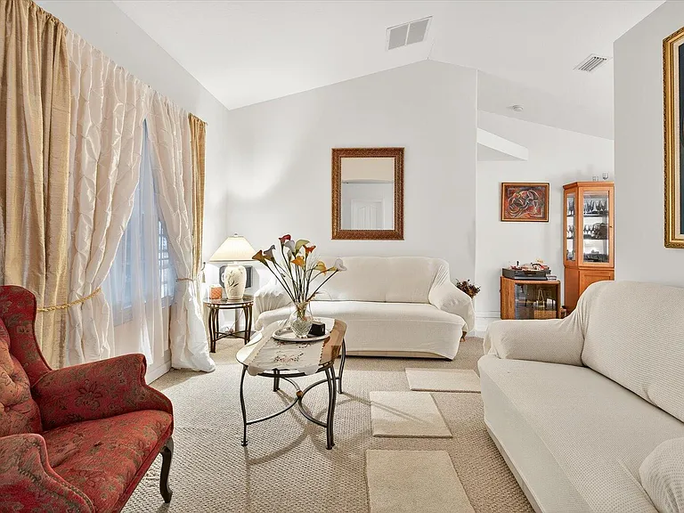 1058 SW Locke Ave — Photo 7