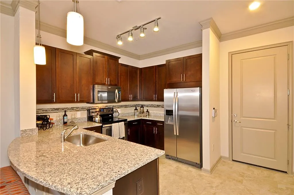 2 bed, 2.0 bath, 1143 sqft, $2,052 — Photo 4