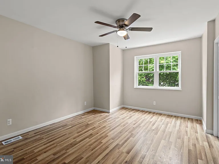 1744 Johnston St — Photo 10