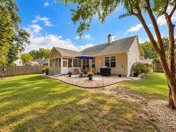 121 Oak Bluff Rd, Summerville, SC 29485