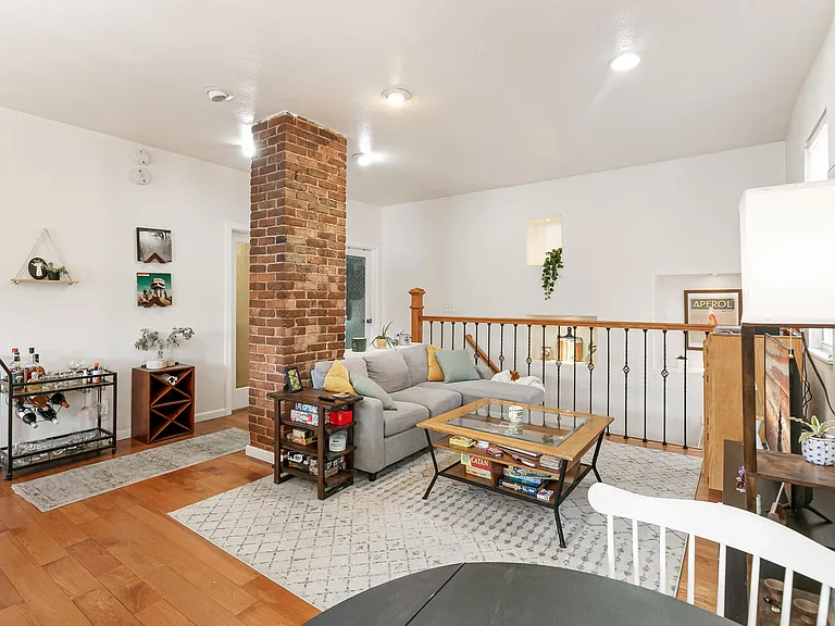 208 S Lincoln St #D — Photo 6