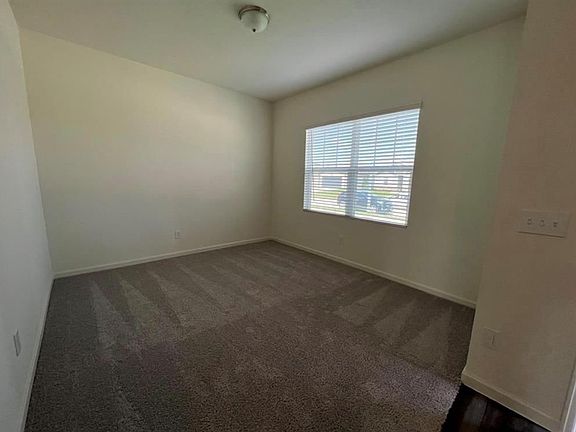 5th image of 1064 Water Oak Ln