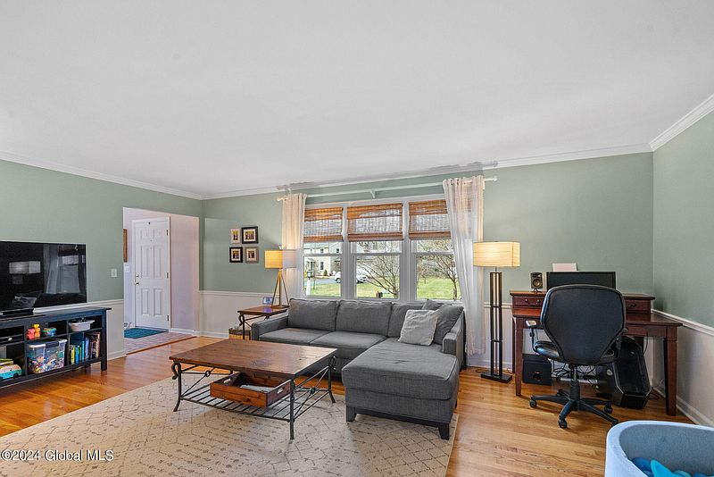 4th image of 34 Canterbury Road