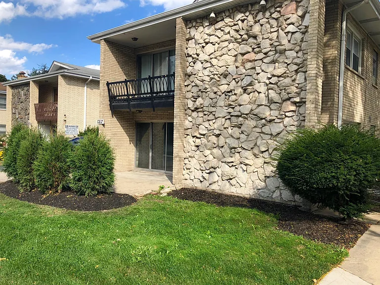 1217 N La Grange Rd #2F — Photo 12