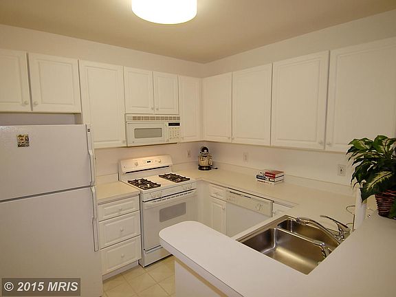 5th image of 6990 Falls Reach Dr APT 305