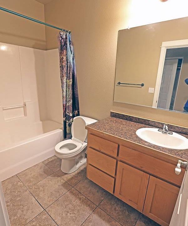 1st image of 513 NE Brookstone Dr