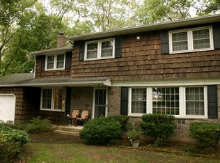 6 Dogwood Dr, Smithtown, NY 11787