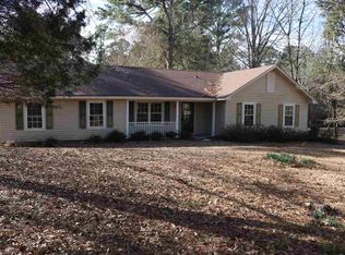 2443 S Pine Lea Dr, Jackson, MS 39209