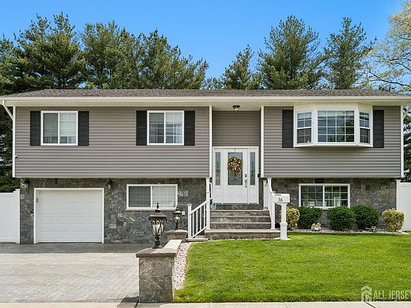 2nd image of 36 Colin Dr
