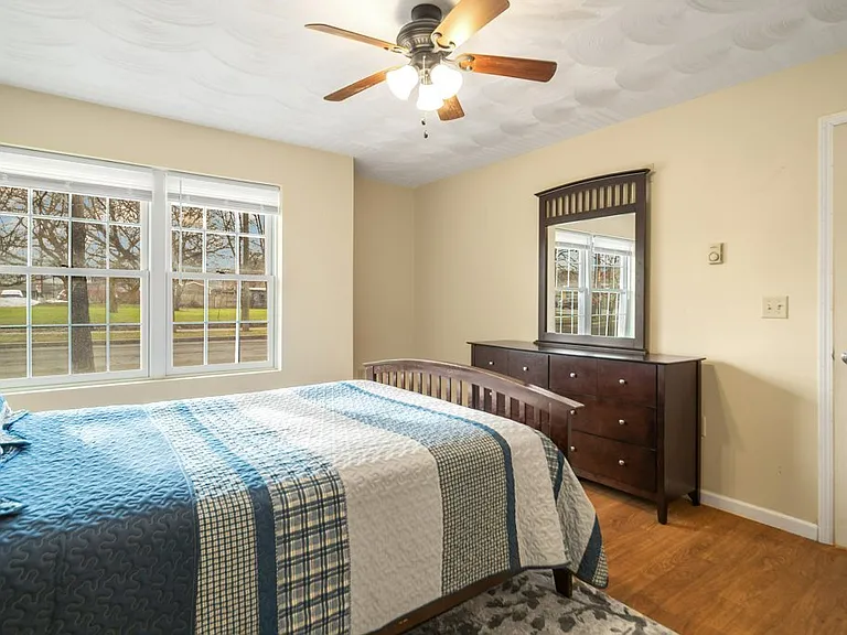 602 W Seneca St — Photo 10