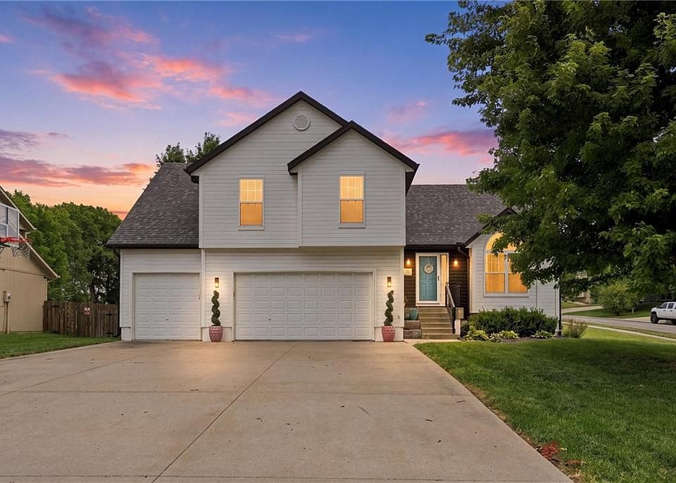 1st image of 2305 SW Pheasant Trl