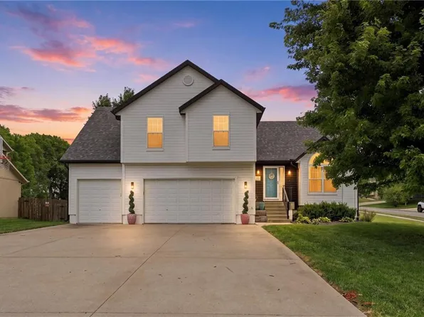 2305 SW Pheasant Trl, Lees Summit, MO 64082