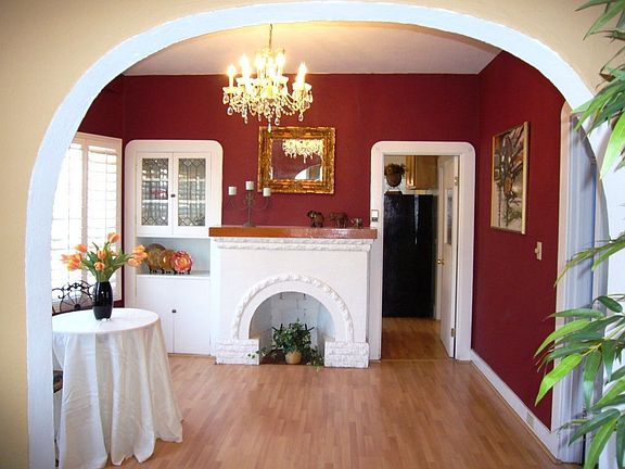 Arch defines the dining room