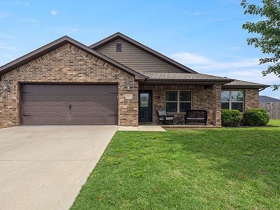 2nd image of 1401 Arkansas Ln