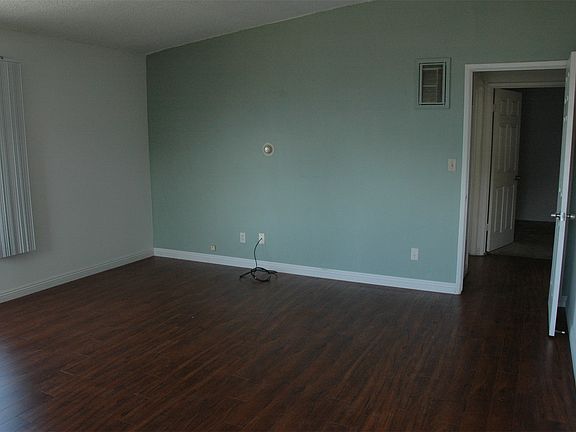 3rd image of 1850 Pacific Coast Hwy APT 4