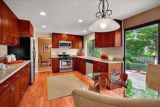 3rd image of 10425 115th Pl NE
