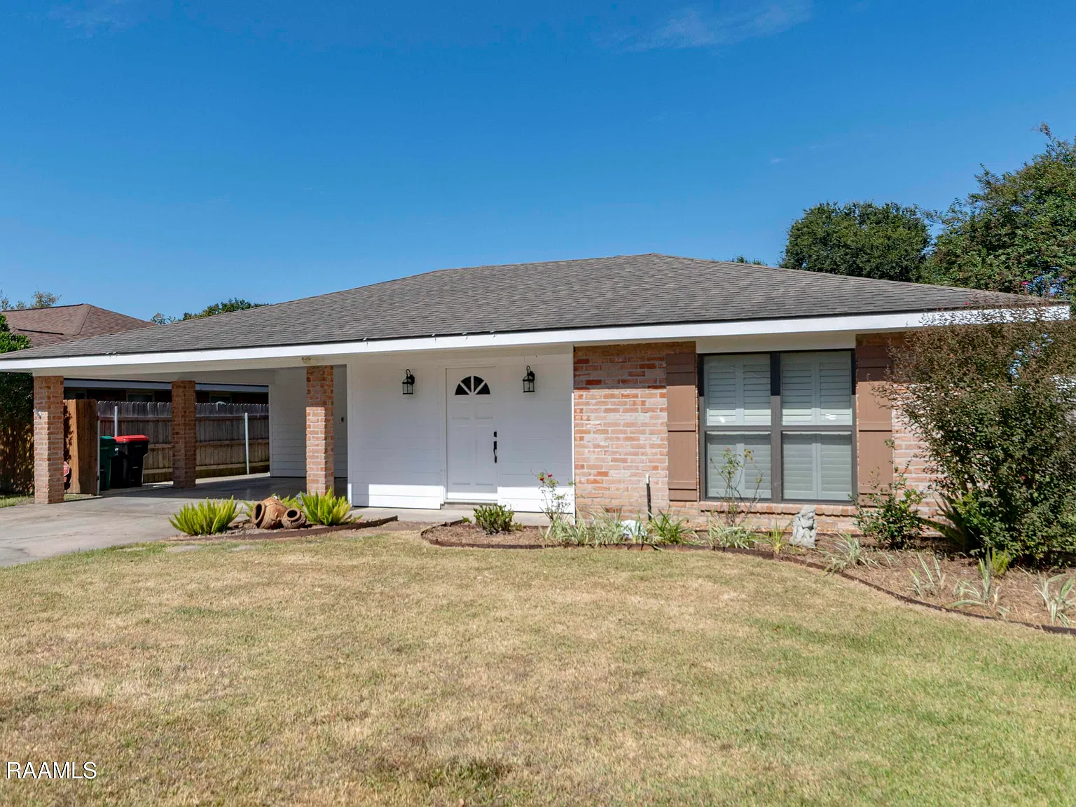 3 bed, 2.0 bath, 1700 sqft, $1,900 — Photo 2