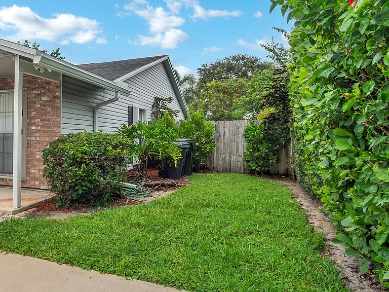 1350 Riverside Cir #2 — Photo 4