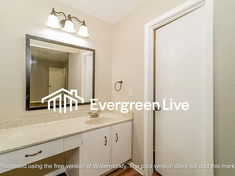 4917 Crestwood Dr — Photo 9