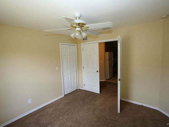 5th image of 385 Bell Blvd