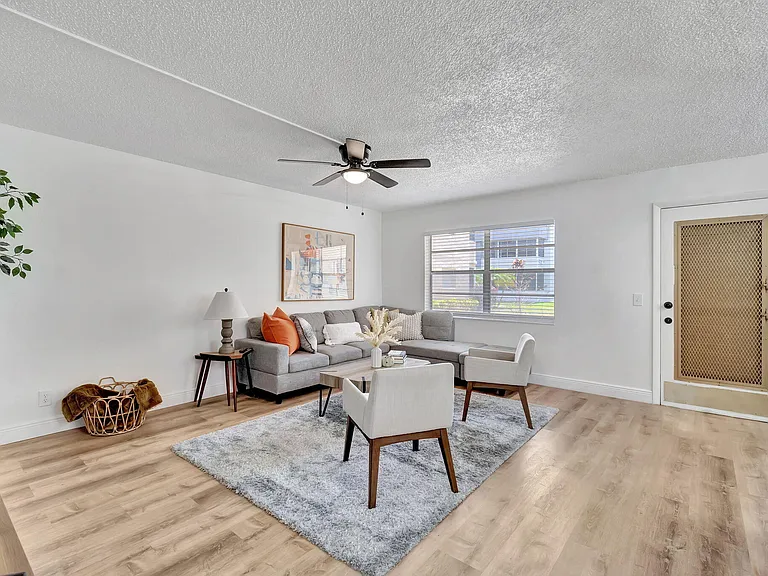52 Burgundy Dr #B — Photo 10