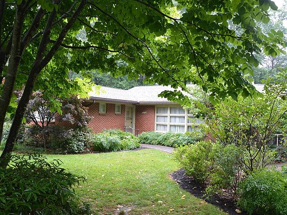 2nd image of 2151 Laurel Ln