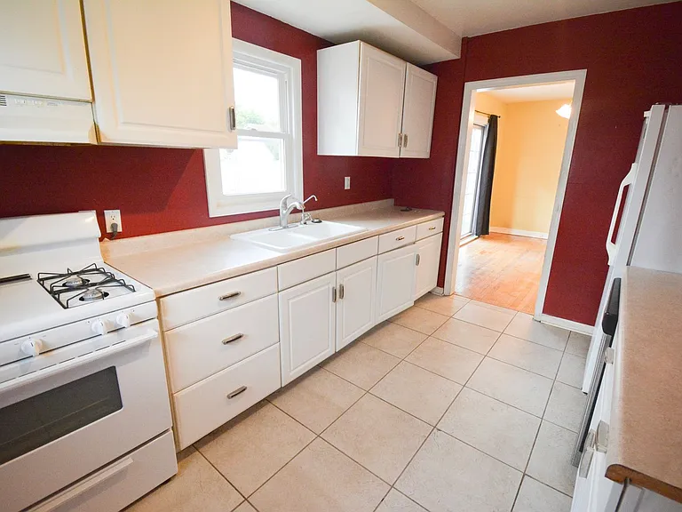 1418 3 1/2 St SE — Photo 6
