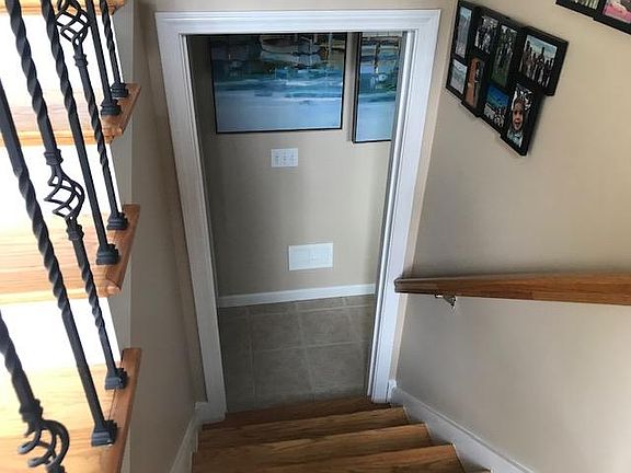 Front door entry view to lower level