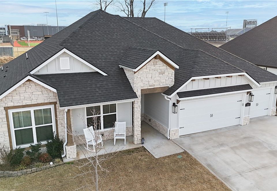 1st image of 1111 Red Maple St