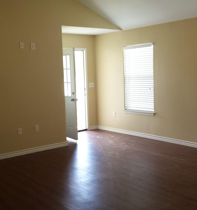 1st image of 1221 Fig St