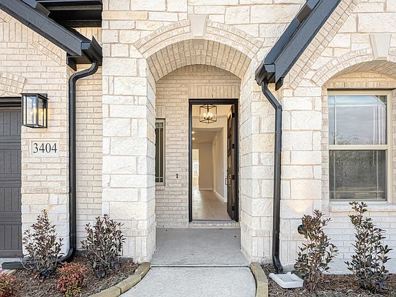 4th image of 3404 Abingdon Dr