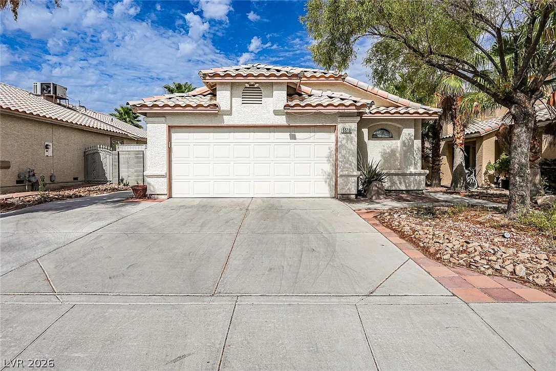 3 bed, 2.0 bath, 1218 sqft, $1,995 — Photo 1