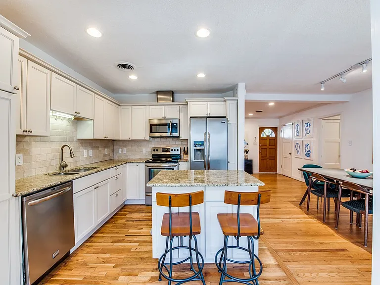 102 Wellesley Blvd — Photo 7