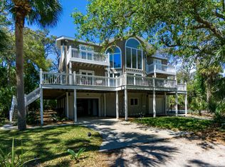 702 Whiting Rd, Saint Helena Island, SC 29920