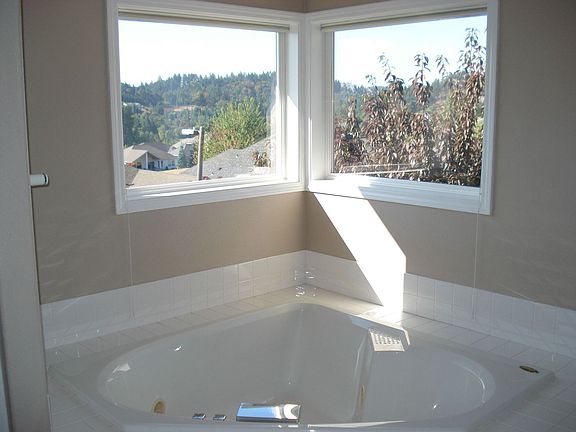 Jetted Heart shape tub