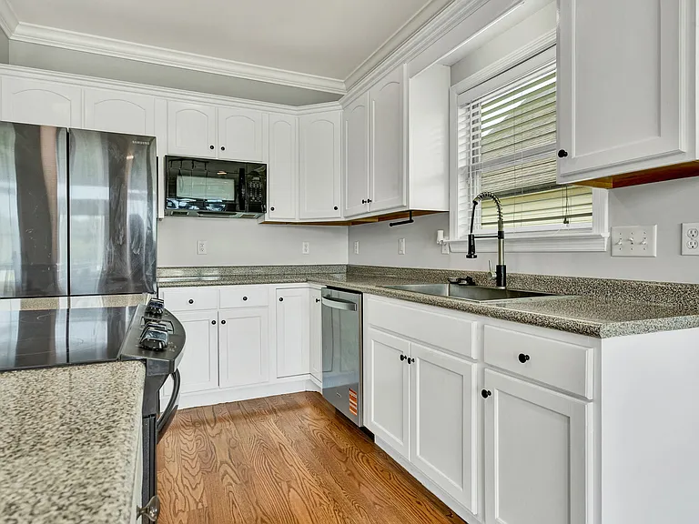 955 Dodie Dr — Photo 18