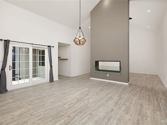 3rd image of 1608 Saint Claire Ave