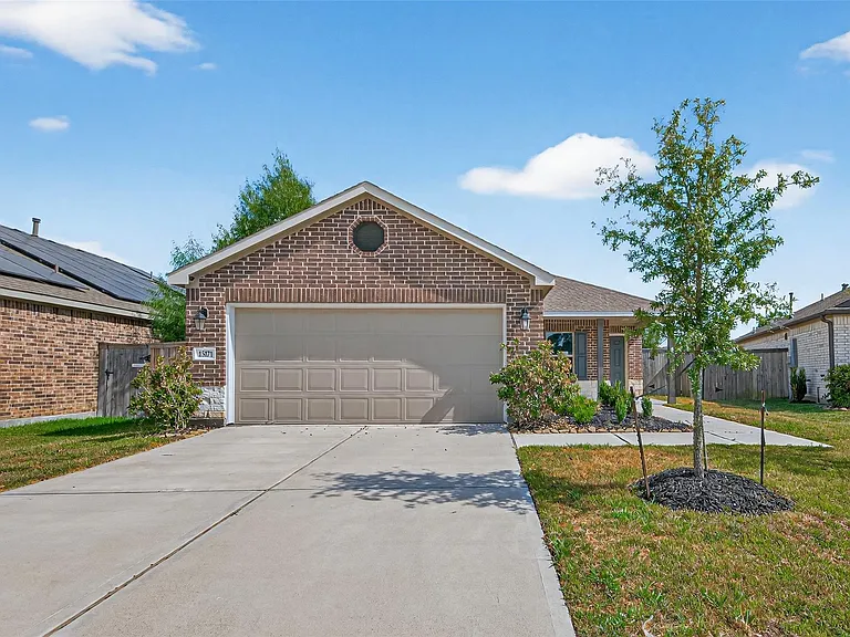 15171 Willow Tree Ln — Photo 1
