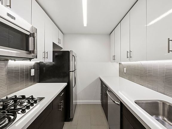 4th image of 184 Lexington Ave APT 6b