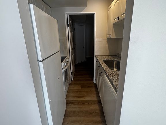4th image of 535 Liberty Hl APT 3
