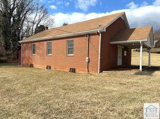 201 W Blue Ridge St, Stuart, VA 24171