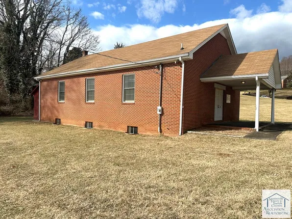 201 W Blue Ridge St, Stuart, VA 24171