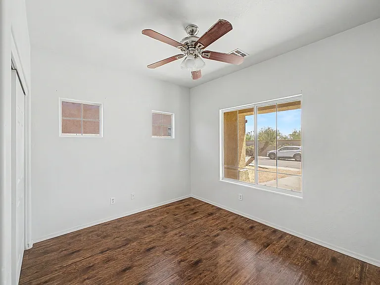 542 E Bartlett Way — Photo 17