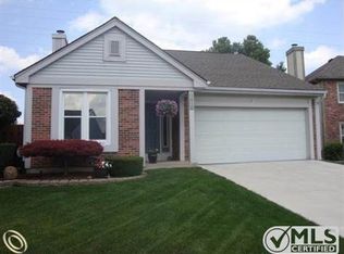 1616 Stonecrest Dr, Rochester Hills, MI 48307