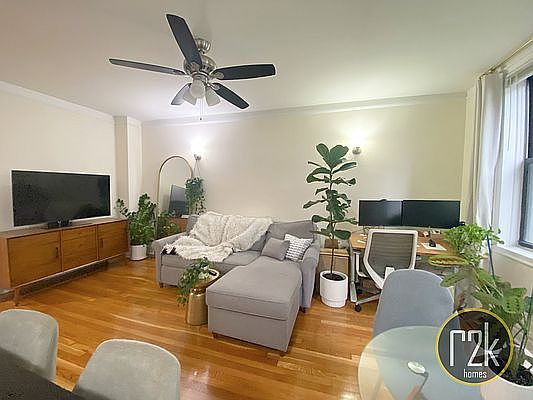 3rd image of 3284 45th St APT 1E
