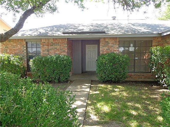 4th image of 1015 Cresthaven Dr